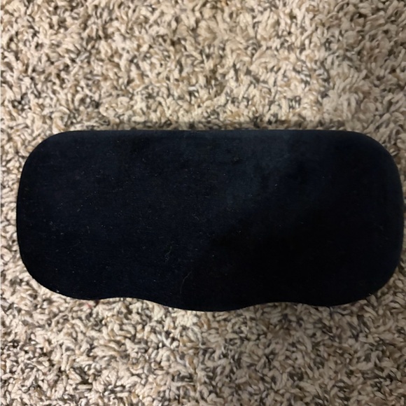 Gucci Dark Frame Sunglasses with Case - Picture 6 of 6